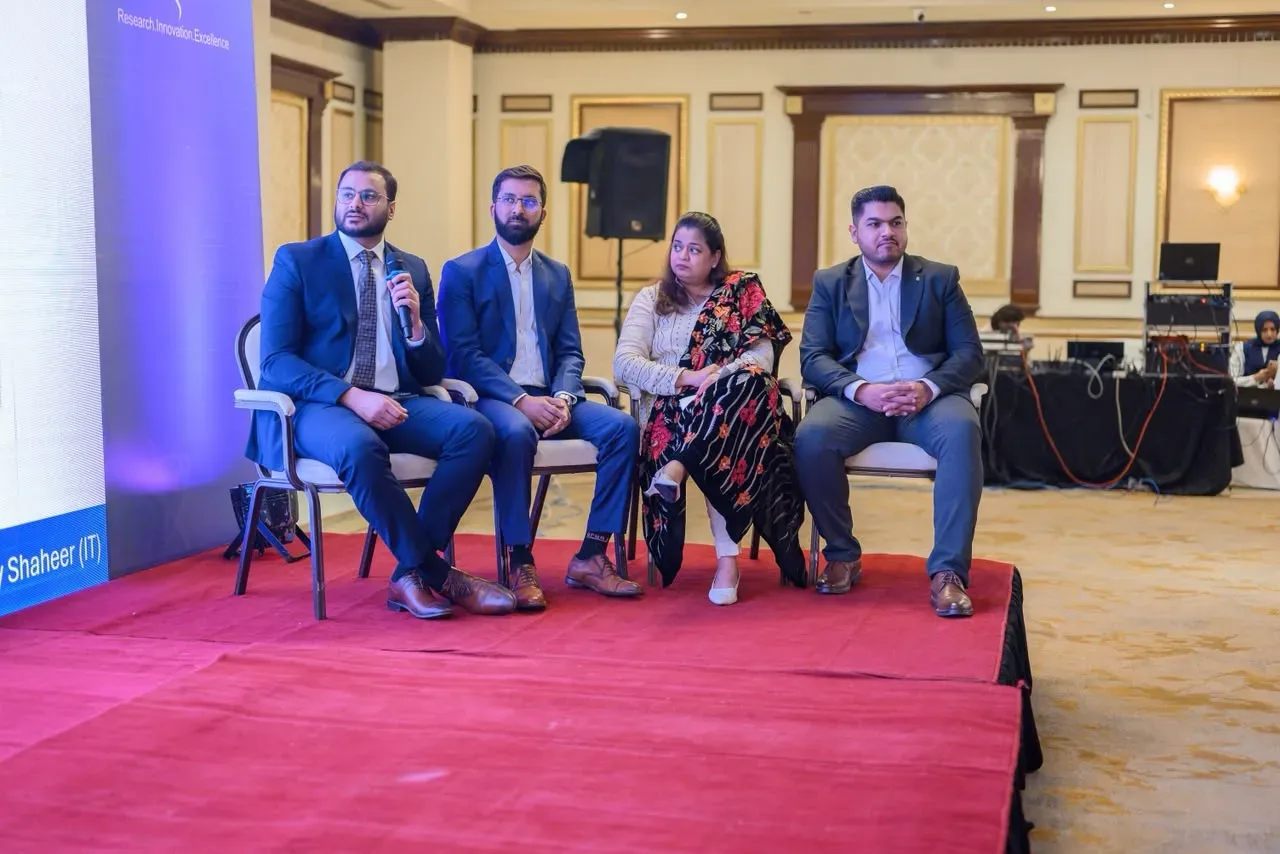Contributing to a panel discussion at a Metrics Research event.